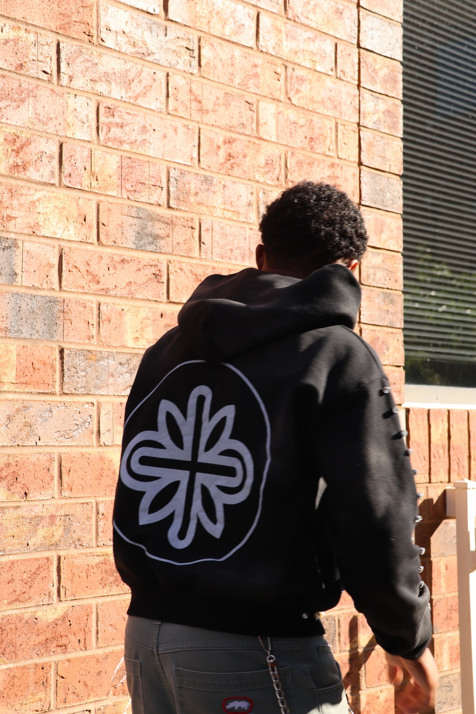 PEACE ZIP UP BLACK