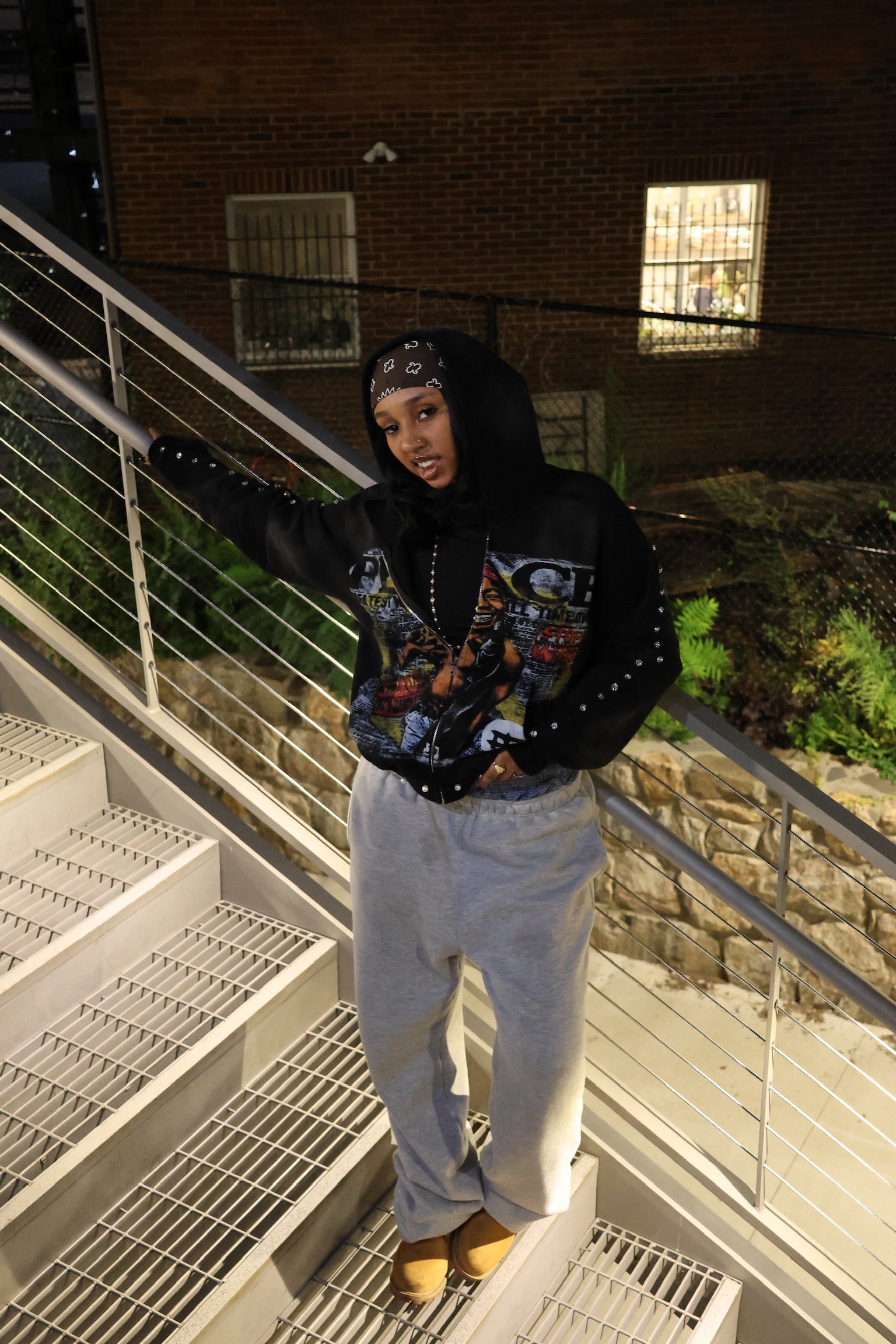 PEACE ZIP UP BLACK